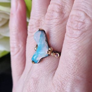 Кольцо серебро природный радужный огненный опал