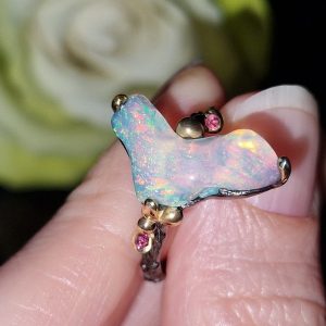 Кольцо серебро природный радужный огненный опал