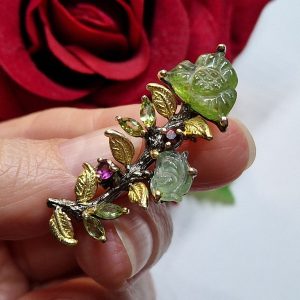Брошь серебро натуральный турмалин + родолит + хризолит