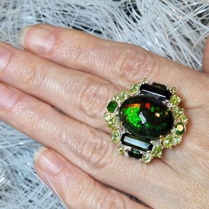 Перстень серебро натуральный радужный чёрный опал + турмалин + диопсид + хризолит