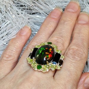 Перстень серебро натуральный радужный чёрный опал + турмалин + диопсид + хризолит