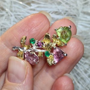 Брошь серебро природный турмалин + оникс + родолит