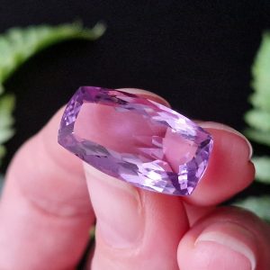 Натуральный камень аметист