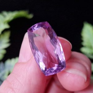 Природный камень аметист