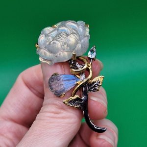 Брошь серебро натуральный лабрадор