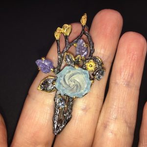 Брошь серебро натуральный аквамарин + танзанит + топаз