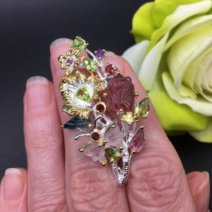 Брошь серебро натуральный турмалин + хризолит + родолит