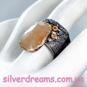 Кольцо серебро природный золотистый сапфир