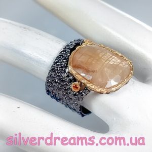 Перстень серебро натуральный золотистый сапфир