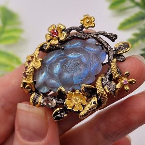 Брошь серебро натуральный лабрадор