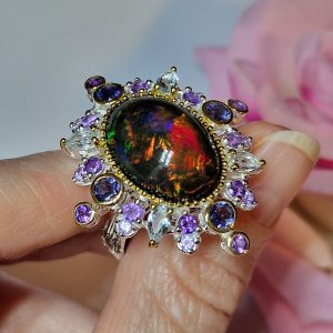 Кольцо серебро природный радужный чёрный опал + иолит + топаз + аметист