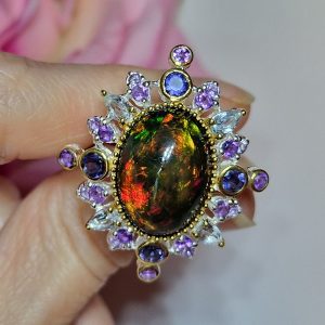 Кольцо серебро природный радужный чёрный опал + иолит + топаз + аметист