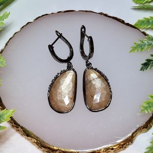 Серьги серебро натуральный золотистый сапфир