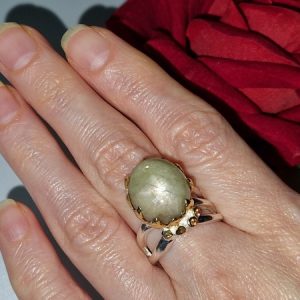 Перстень серебро натуральный золотистый звёздчатый сапфир