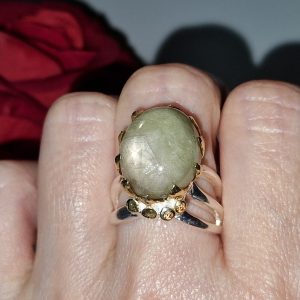 Кольцо серебро природный золотистый звёздчатый сапфир