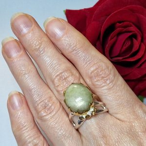 Перстень серебро натуральный золотистый звёздчатый сапфир