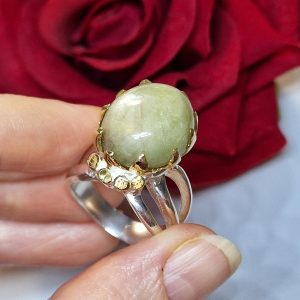 Перстень серебро натуральный золотистый звёздчатый сапфир