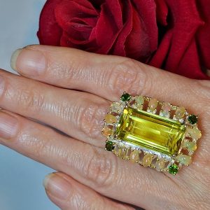 Коктейльное кольцо серебро природный лимонный кварц + огненный опал + диопсид