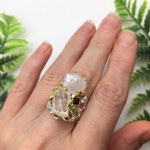 Перстень серебро натуральный кунцит