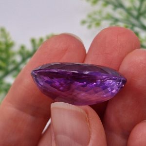 Натуральный камень аметист