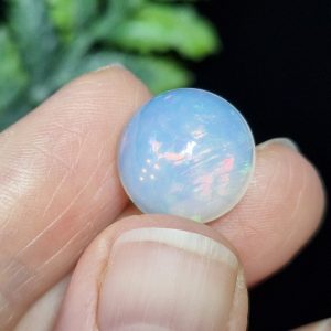 Природный радужный опал 7 кт