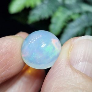 Натуральный радужный огненный опал 7 кт