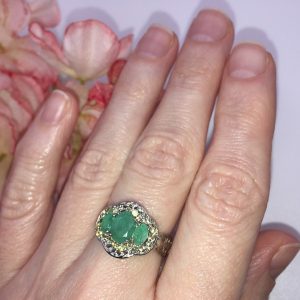 Перстень серебро натуральный изумруд + шампань-сапфир