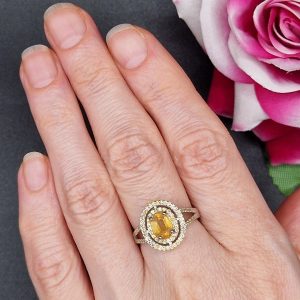 Кольцо серебро натуральный жёлтый сапфир