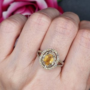 Кольцо серебро природный жёлтый сапфир