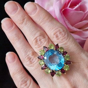Перстень серебро натуральный голубой топаз + родолит + хризолит