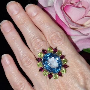 Перстень серебро натуральный голубой топаз + родолит + хризолит