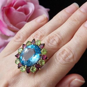 Кольцо серебро природный голубой топаз + родолит + хризолит