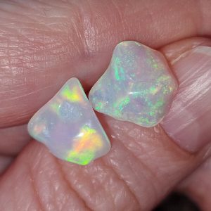 Натуральный радужный огненный опал - комплект из 2 камней