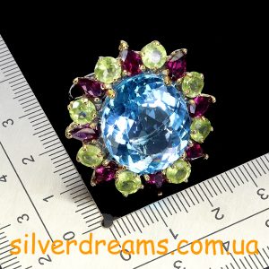 Кольцо серебро природный голубой топаз + родолит + хризолит