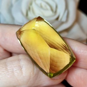 Натуральный лимонный кварц багет 37х21 мм