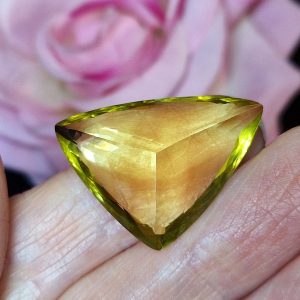 Натуральный лимонный кварц триллиант 30х22 мм