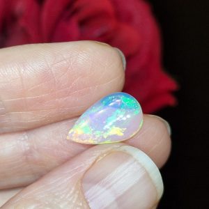 Натуральный радужный огненный опал капля 15х9 мм