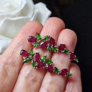 Серьги серебро природный рубин + хромдиопсид