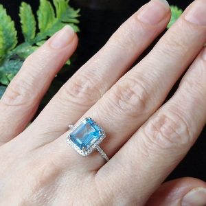 Кольцо серебро природный голубой топаз