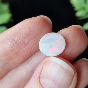 Натуральный радужный огненный опал 11 мм