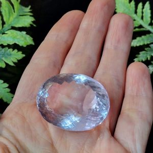 Природный камень боливийский аметист