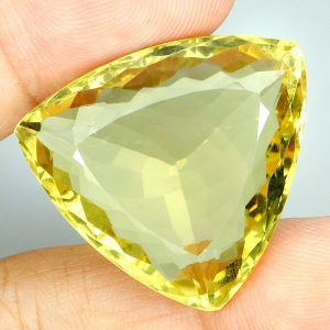 Крупный природный лимонный кварц