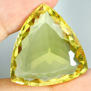 Крупный природный лимонный кварц