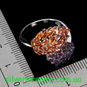 Серебряное кольцо с мультисапфирами и рубинами р.18 — изображение 3